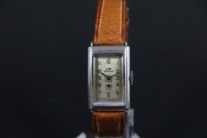 null LIP T18 BESANÇON AROUND 1950. Ref : 697XXX. Stainless steel wristwatch, "tank"...