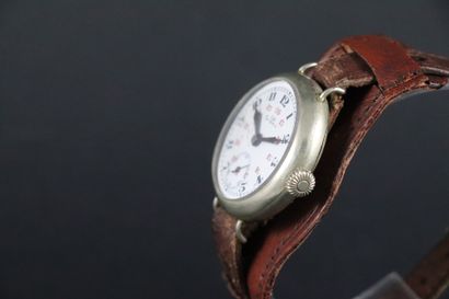 null LIP MILITARY TYPE CIRCA 1920. Steel wristwatch, called "Poilu", round case,...