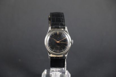 null LIP CIRCA 1970. Ref : 566XXXX. Steel bracelet watch, signed guilt dial, baton...