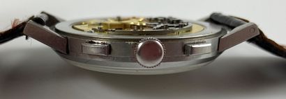  UNIVERSAL GENÈVE COMPAX EXTRA LARGE VERS 1940. Réf : 87880XX/22531. Incroyable montre-bracelet...