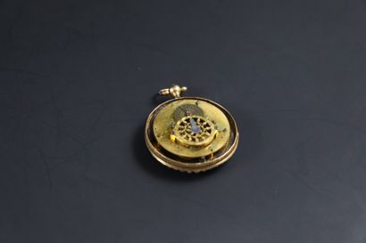 null NECK WATCH CIRCA 1850. Lady's watch with cock in yellow gold 750/1000. Blue...
