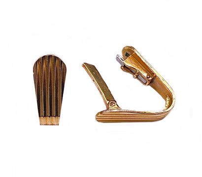 Pair of 18K yellow gold cufflinks decorated...