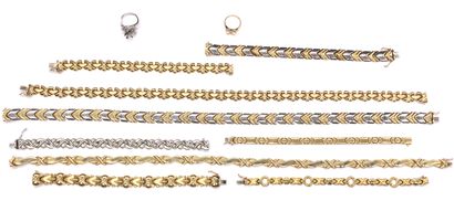 JEWELRY SET in 9K yellow gold. Gross weight...