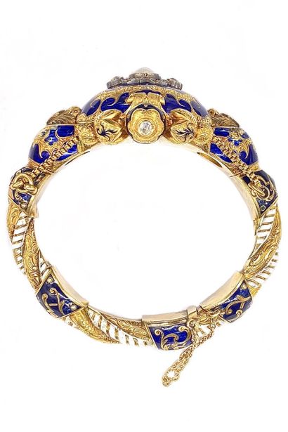 null BRACELET in 14K yellow gold with blue and white enamel. Chiseled frame adorned...