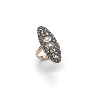 RING in 18K yellow gold and platinum holding...