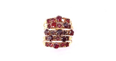 null RING in 9K yellow gold made up of 5 rings retaining garnet. (missing a stone)...
