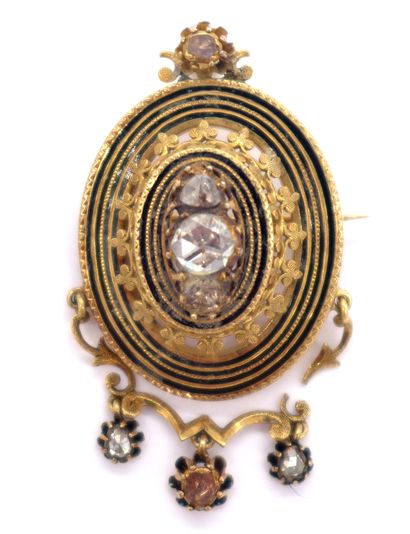 null 19th C. PENDANT BROCHURE in 18K yellow gold and black enamel adorned with a...