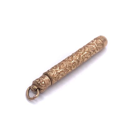null 18K yellow gold MINE DOOR with chiselled decoration. Length: 6 cm. Gross weight...
