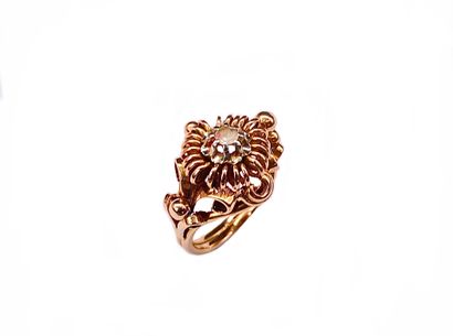 null RING in 18K rose gold holding a brilliant cut diamond of approximately 0.35...