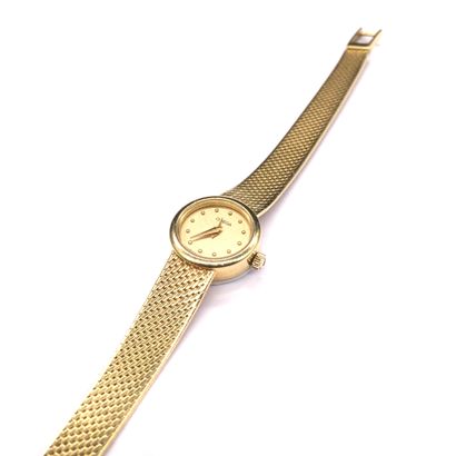 null OMEGA WATCH in 18K yellow gold, gold ground. Soft bracelet. French work. Length...