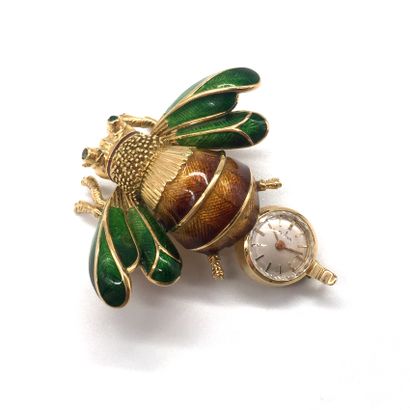 null BROCHURE featuring an 18K yellow gold beetle adorned with green and brown enamels,...