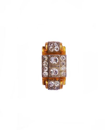 null RING ANNEES 1940 in 18K yellow gold and platinum holding old cut diamonds in...