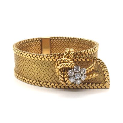 null MAUBOUSSIN BRACELET holding a chevron mesh decorated in its centre with a flower...