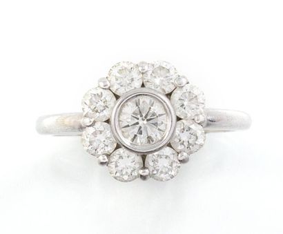 null RING in 18K white gold representing a flower decorated in its center with a...