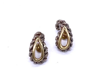 null PAIR OF EARRINGS in woven 925 silver and 18K yellow gold with an Indian design....