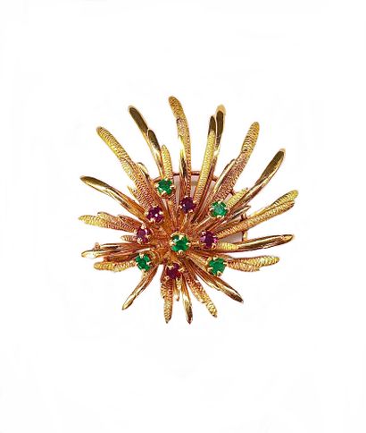 18K yellow gold brooch with a vegetal motif...
