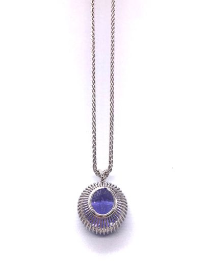 null NECKLACE made up of a 20.66 carats tanzanite pendant in a setting of brilliant-cut...