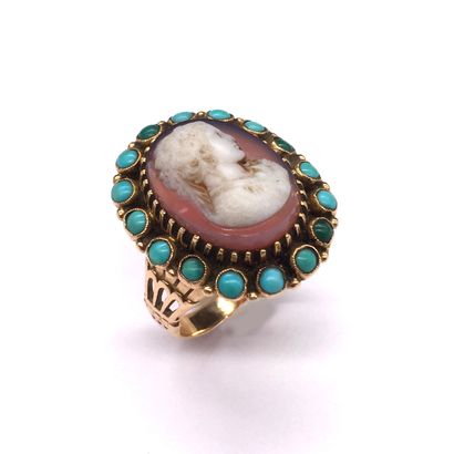 null RING holding a cameo on agate presenting a woman in profile in a turquoise cabochon...