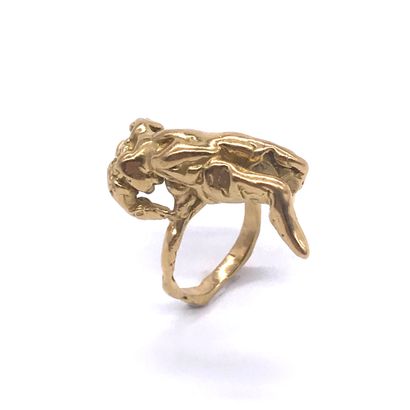 null RING presenting a naked body. French work. TDD: 56. Gross weight : 20.16 gr....