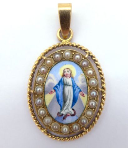 null PENDANT presenting in its center a haloed angel enamelled in a circle of grey...