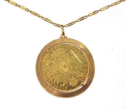 null PENDANT in 18K yellow gold holding a gold coin with an emperor profile. Accompanied...