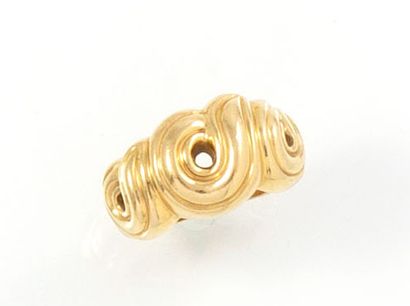 null 18K yellow gold RING BUTTON RING representing a succession of openworked gadrooned...