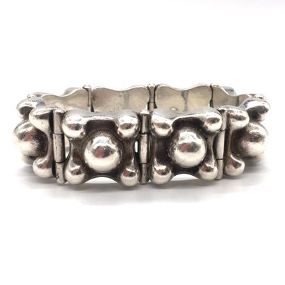 null BRACELET en argent 925, retenant huit maillons similaires aux motifs géométriques...