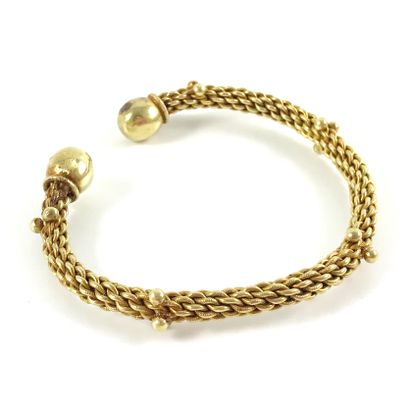 null JONC BRACELET with a twisted mesh, punctuated with gold beads. Set in 18K yellow...