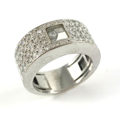 null CHOPARD "HAPPY DIAMONDS" ring paved with brilliant-cut diamonds, holding in...