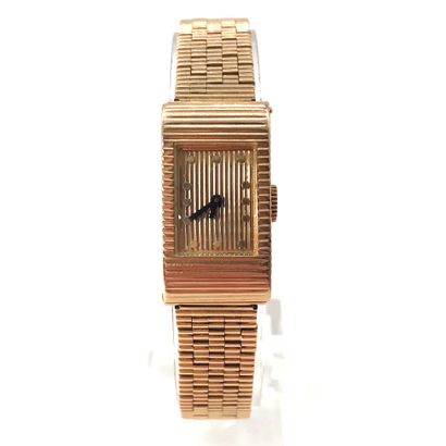 null BOUCHERON WOMEN'S WATCH 1960's in 18K yellow gold, round hour markers, gadrooned...