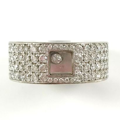 null CHOPARD "HAPPY DIAMONDS" ring paved with brilliant-cut diamonds, holding in...