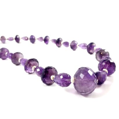 null IMPORTANT SAUTOIR adorned with a succession of faceted amethysts in fall, punctuated...
