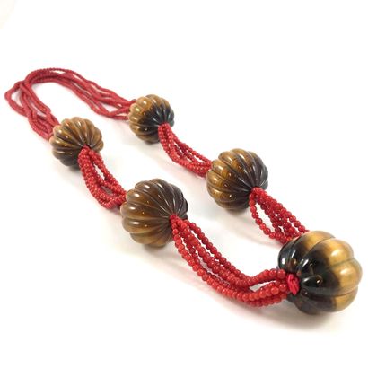 null IMPORTANT NECKLACE adorned with six rows of coral beads, punctuated with five...