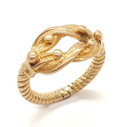 null RING with a flat knot, the body of the ring with a rope pattern. Yellow gold...