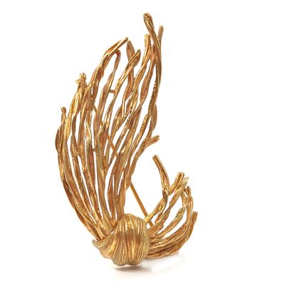 null A stylized ear of wheat. Mounting in 18K yellow gold. French work. Dimensions...