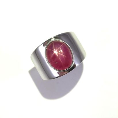 null RING holding an 8.08 carat Burmese star ruby. Mounted in 18K white gold. French...