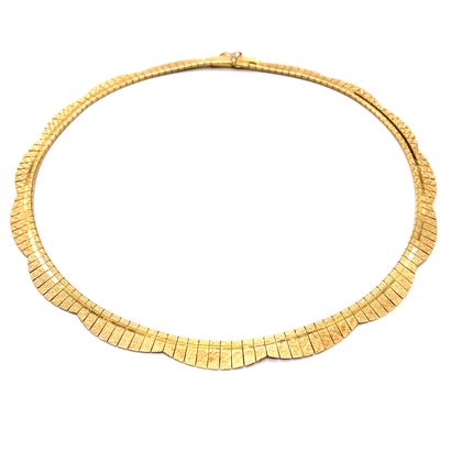 null NECKLACE with a succession of textured geometric motifs forming a scalloped...