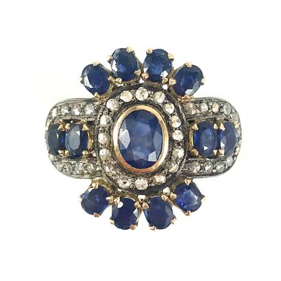 null IMPORTANT RING set with a central oval sapphire surrounded by rose-cut diamonds...