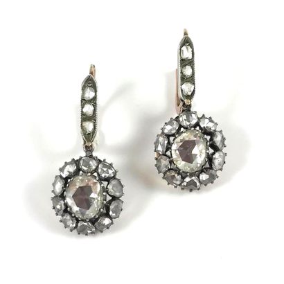 null PAIR OF EARRINGS with a rose cut diamond flower. 18K rose gold and silver setting....