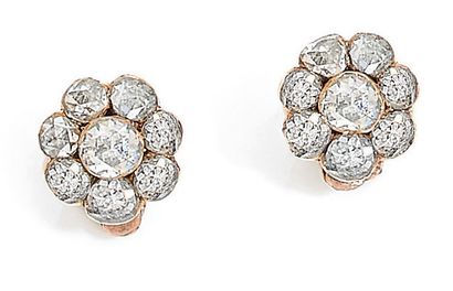 null PAIR OF EARRINGS presenting a floral design, made of rose-cut diamonds. Set...