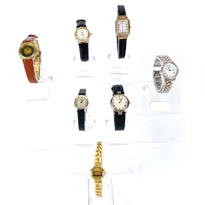 null ENSEMBLE BIJOUX FANTAISIE comprenant : - 2 bracelets joncs / 7 montres / 9 broches...
