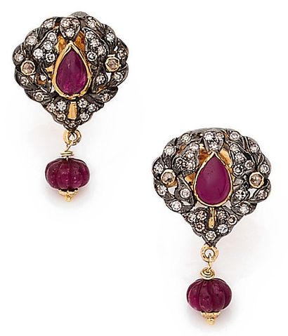 null PAIR OF EARRINGS with a pear-shaped design, decorated with rose and 8/8 diamonds,...