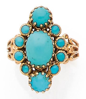 null RING with a diamond shape punctuated with turquoise cabochons. 18K yellow gold...
