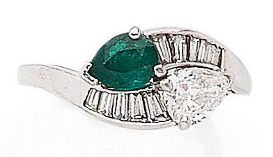 null 
TOI & MOI RING 

holding a pear diamond and a pear emerald, the ring body is...