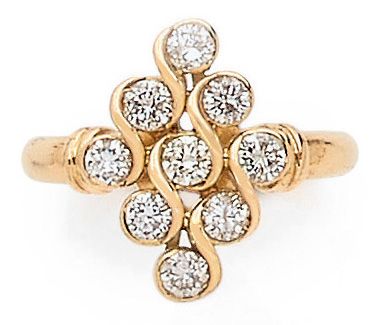 null Diamond ring in the shape of a diamond, holding nine brilliant-cut diamonds,...
