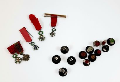 null LOT COMPRENANT : Quatre miniatures de la légion d’honneur, une de la croix de...