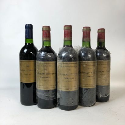 null 5 bouteilles : 4 CHÂTEAU NOTTON 1983 Margaux, 1 CHÂTEAU NOTTON 1999 Margaux...
