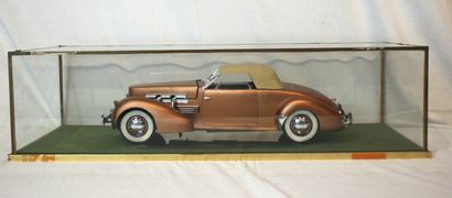 null Maquette Cord

Maquette artisanale d'une automobile Cord type 812. Plastique....