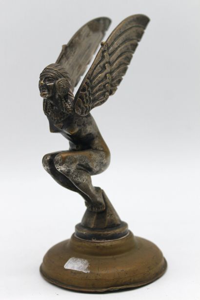 null Marcel BONNOT

Egyptienne ailée

Mascotte bronze argenté, numérotée et signée...