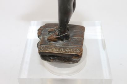  Bain de Mer, Belle époque 
Mascotte signée G. Trinque. Bronze. Montée sur socle...